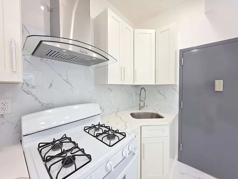 2722 E 26th St #2R — Photo 11