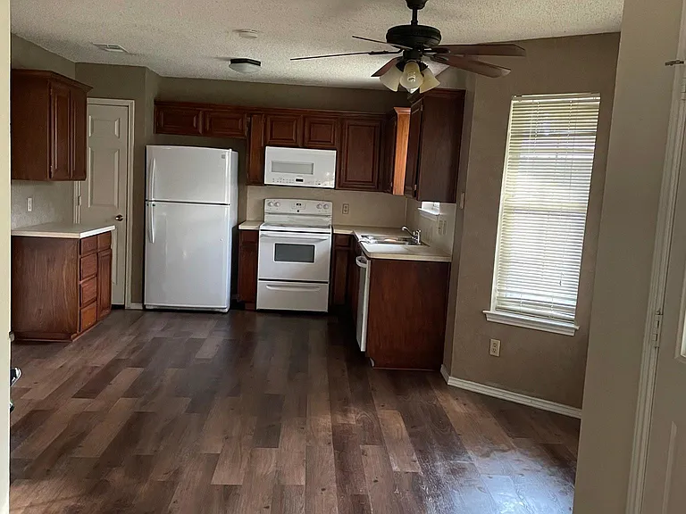 7933 Sunrise Dr — Photo 2