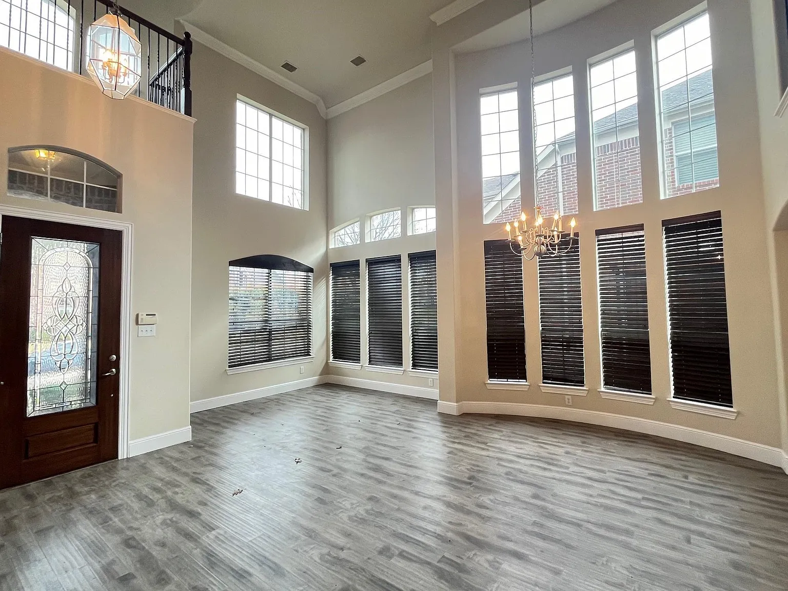 5 bed, 4129 sqft, $3,500 — Photo 2