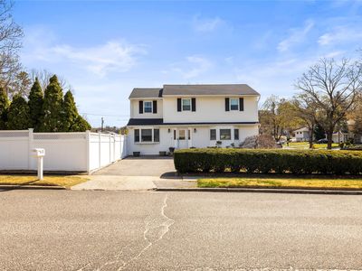 3 Glacier Drive, Smithtown, NY, 11787