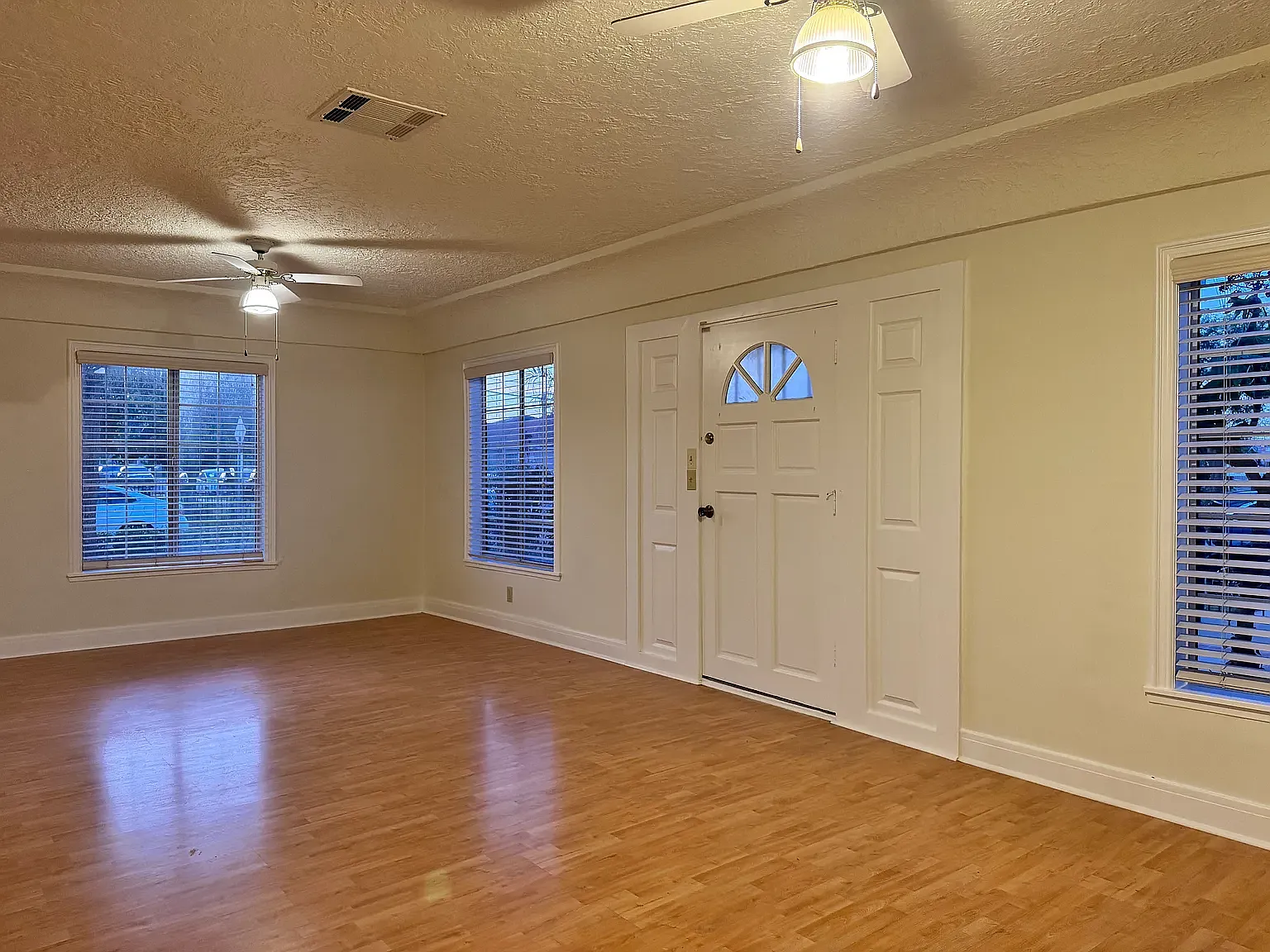3 bed, 1330 sqft, $3,400 — Photo 4