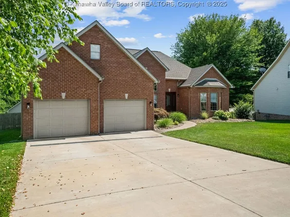 1055 Saint Ives Dr, Hurricane, WV 25526