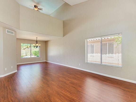 3rd image of 722 W Sereno Dr