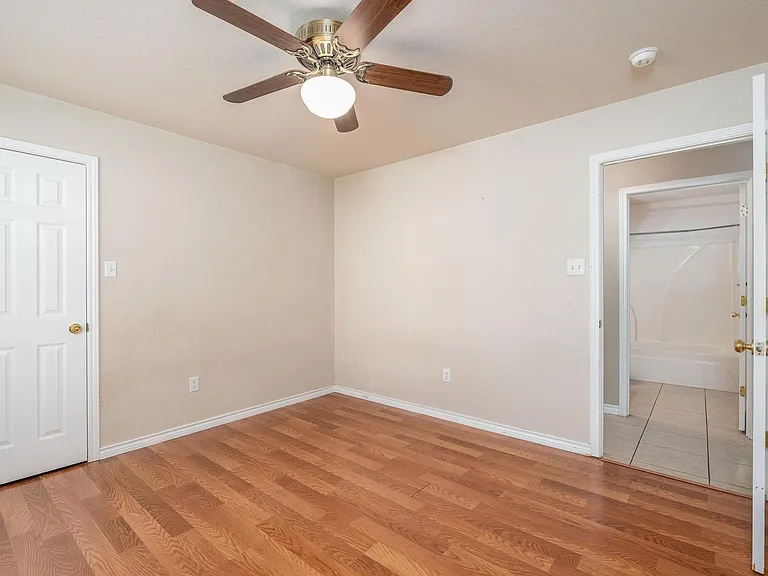 207 Locust St — Photo 30