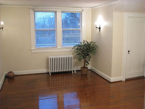 3rd image of 2903 Belmont Blvd APT 4