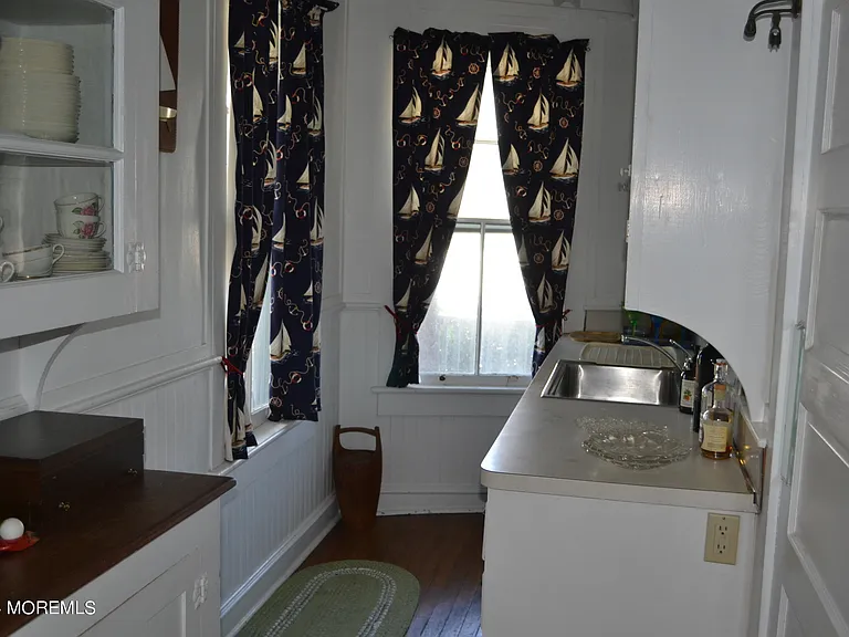 18 Bridge Ave — Photo 6