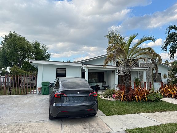 4th image of 2551 NE 199th St