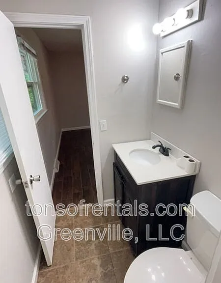 105 Chuckwood Dr — Photo 7