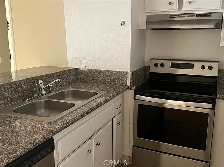 15425 Sherman Way #101 — Photo 17