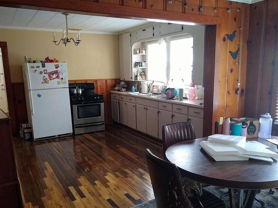 Big, light-filled kitchen/dining