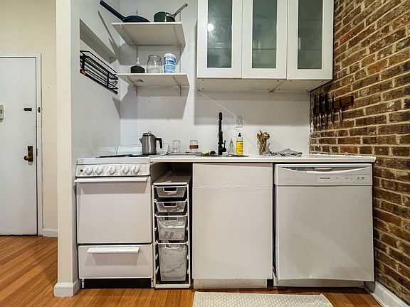 5th image of 71 Pineapple St APT A1
