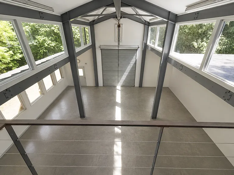 Another view of floor space