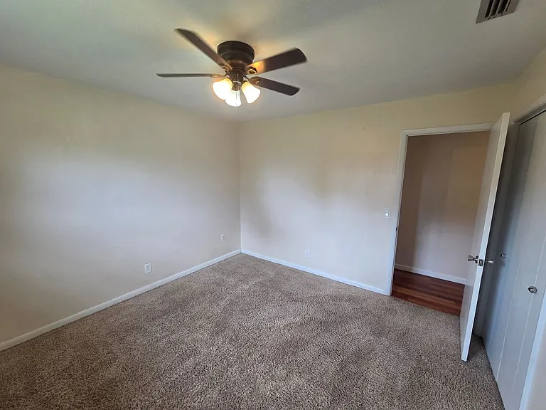411 Shade St — Photo 16