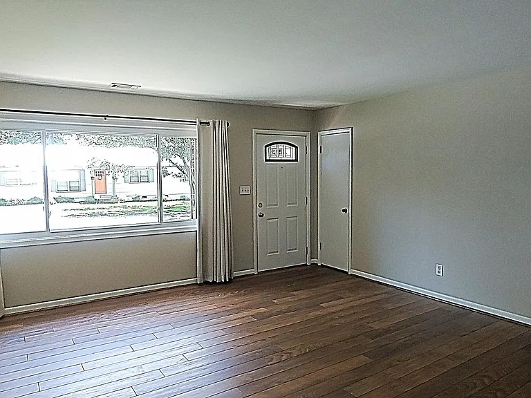 812 Acton Ave — Photo 6