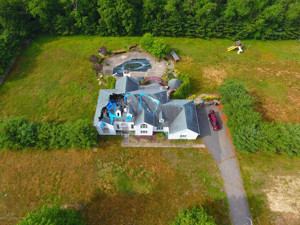 1st image of 15 Crest Circle Dr