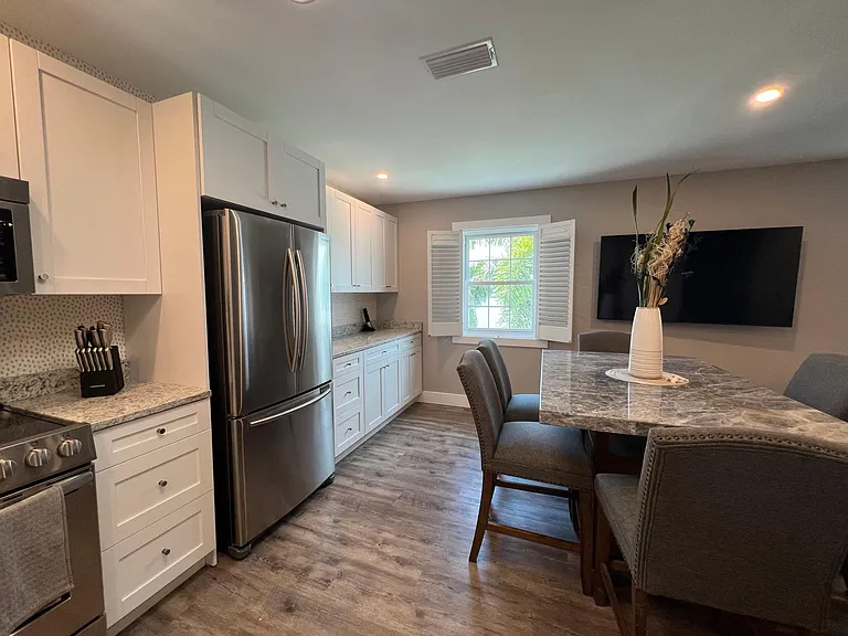 117 Pompano Dr SE #C — Photo 5