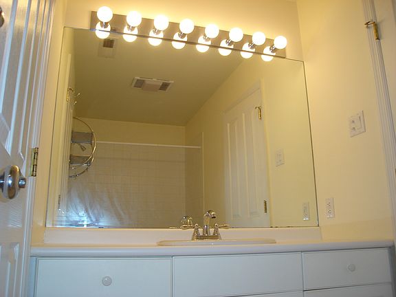 4th image of 85 Locust Ave #2