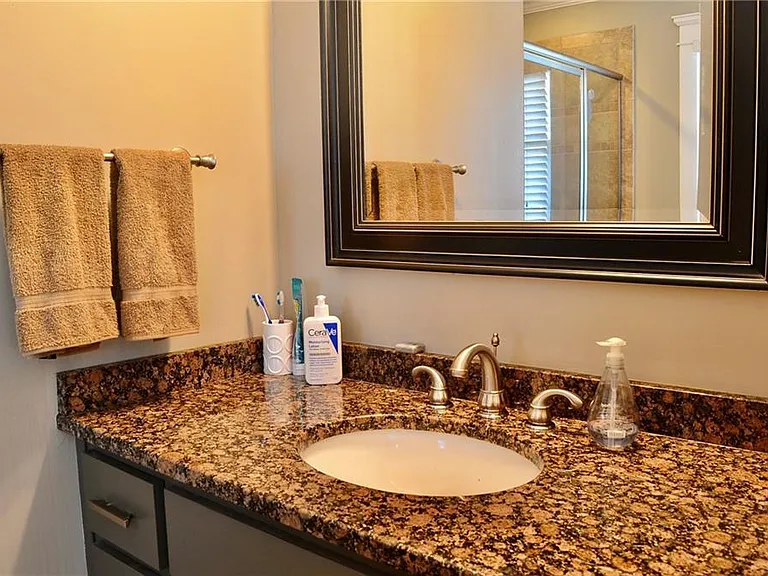 1339 Oakview Rd — Photo 15