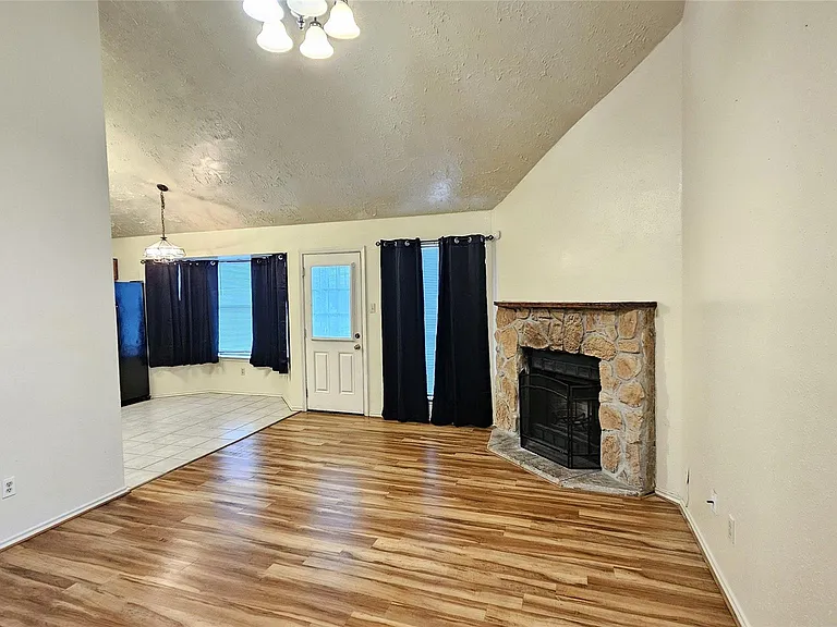 8731 Croteau Dr — Photo 2