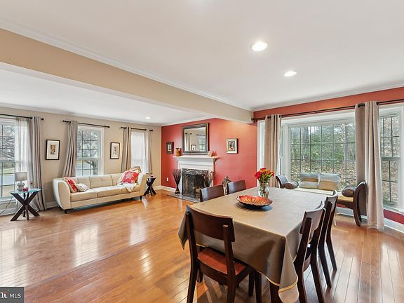 4th image of 4601 Luxberry Dr