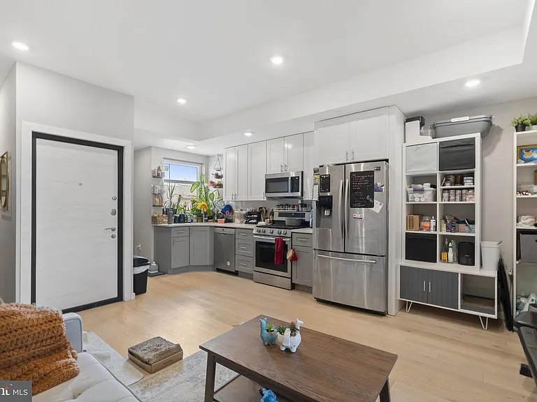 2110 W Master St #C — Photo 9