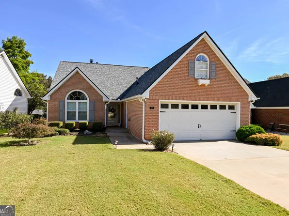 390 Fairway Ct, Newnan, GA 30265