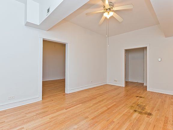 3rd image of 3638 N Pine Grove Ave #G