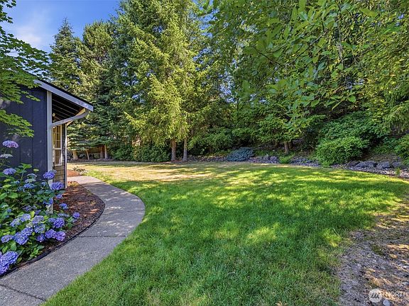 5th image of 1425 128th Drive NE