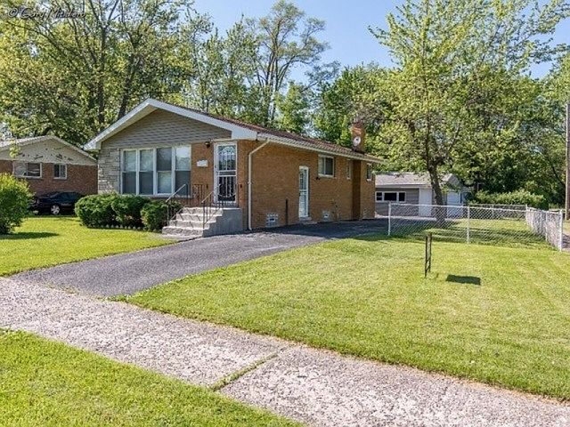 1st image of 243 Lynn Ln