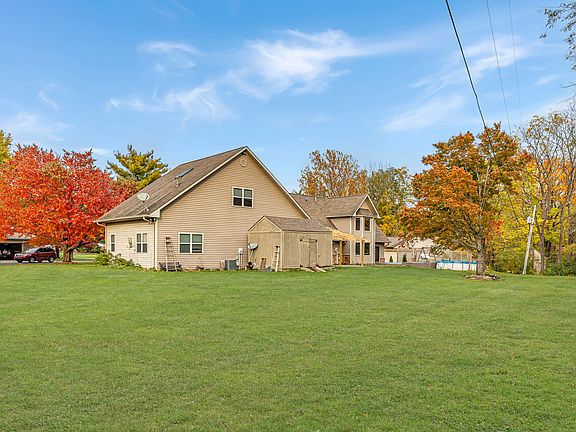 4th image of 1058 S Country Ln