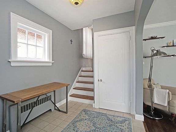 5th image of 2990 Losantiridge Ave