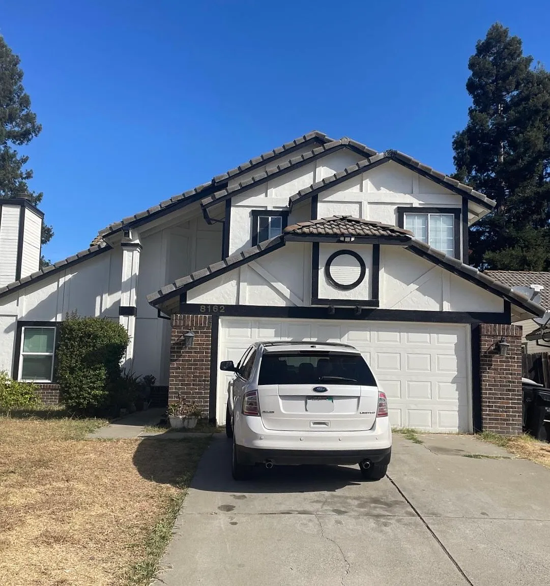 4 bed, 2.5 bath, 1715 sqft, $2,800 — Photo 1