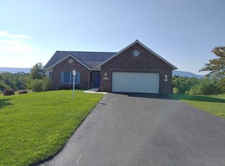 620 Devon Dr, Chambersburg, PA 17201