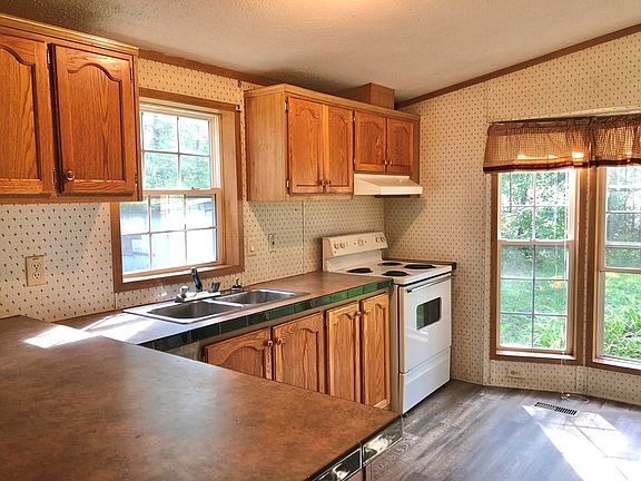 3rd image of 73 Balsam St