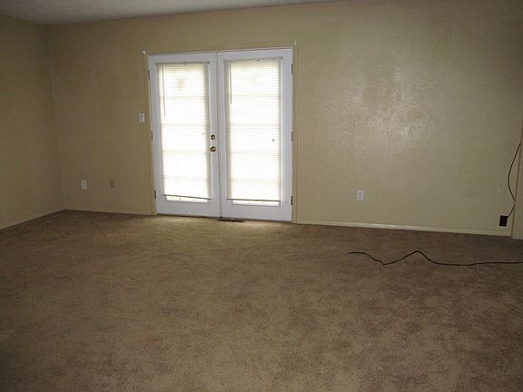 4th image of 5014 Lindenwood Dr W