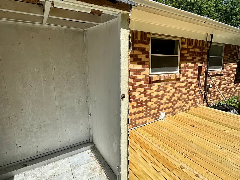 202 Hillside Ln — Photo 4