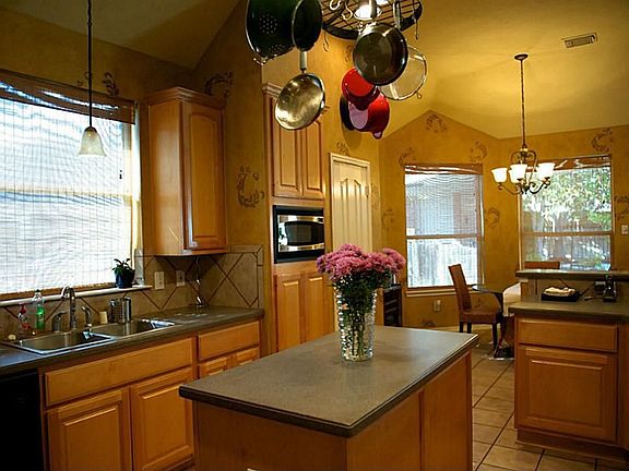 5th image of 14923 Vista Heights Dr