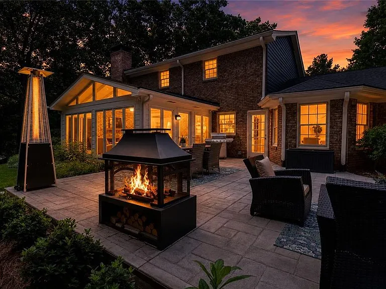 295 Glen Lake Dr — Photo 4