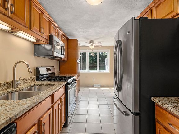 4th image of 31 Blithewood Ave APT 205
