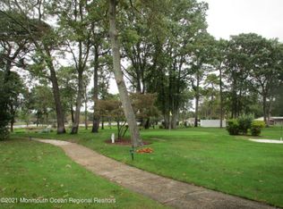 40 E Cambridge Ct, Lakewood, NJ
