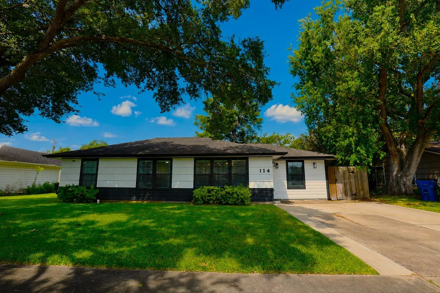 3 bed, 2.0 bath, 1053 sqft, $1,900 — Photo 1