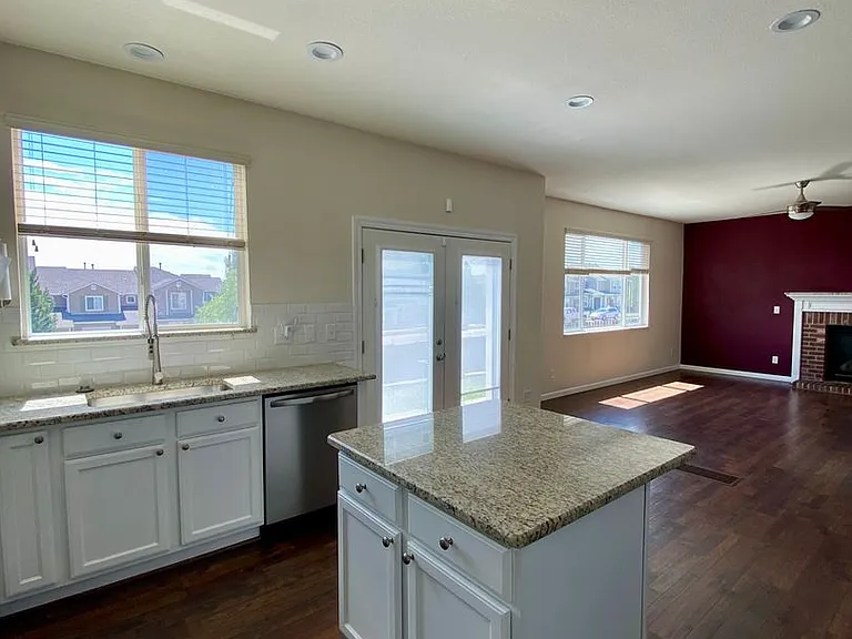 7605 Dobbs Dr — Photo 10