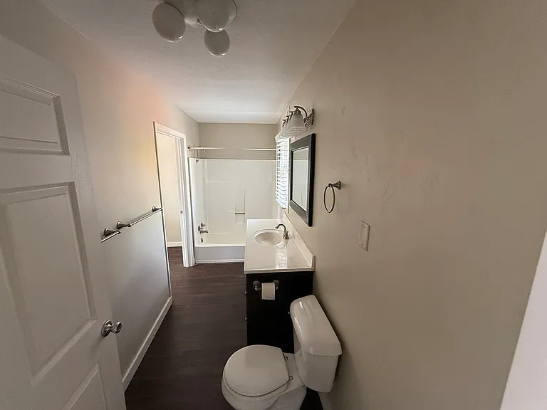 1015 Stephens Ave — Photo 7