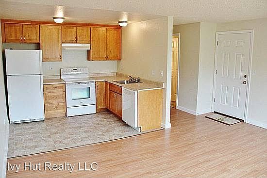 2nd image of 802 N Yakima Ave