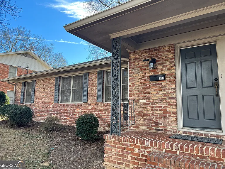 827 Marstevan Dr NE — Photo 1