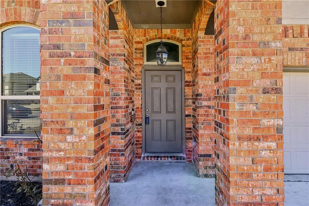 3 bed, 2.5 bath, 1962 sqft, $2,150 — Photo 3