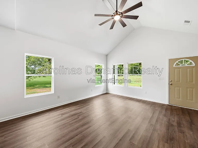 1533 S Battleground Ave — Photo 5