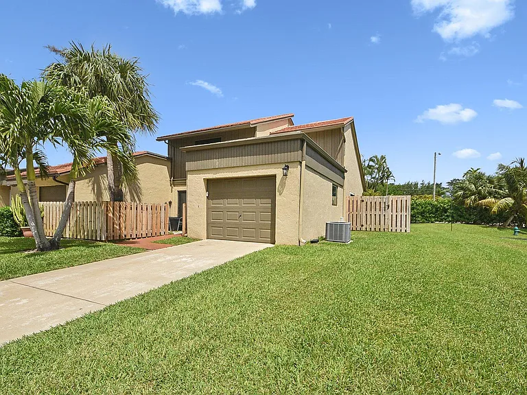 11063 Oakdale Rd — Photo 40