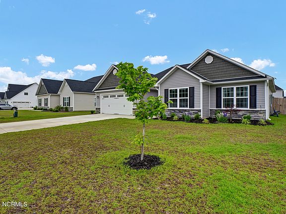 4th image of 460 Worsley Way