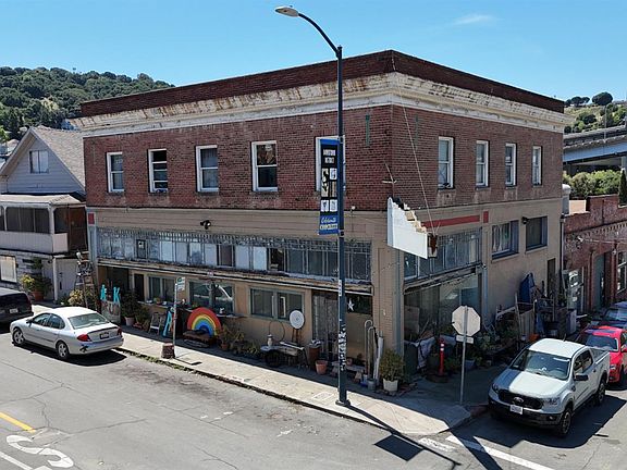 2nd image of 602 2nd Ave